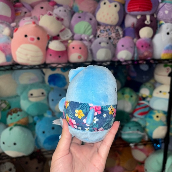 Rey the blue shark with floral short squishmallow NWT 5in - Picture 2 of 5